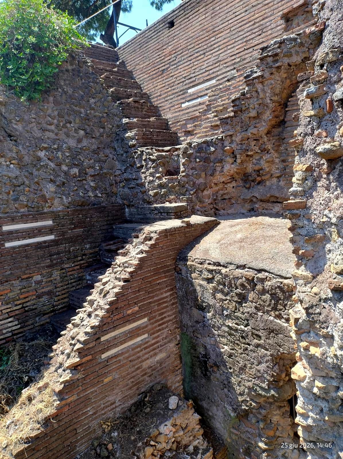 Muratura storica in laterizio e pietra